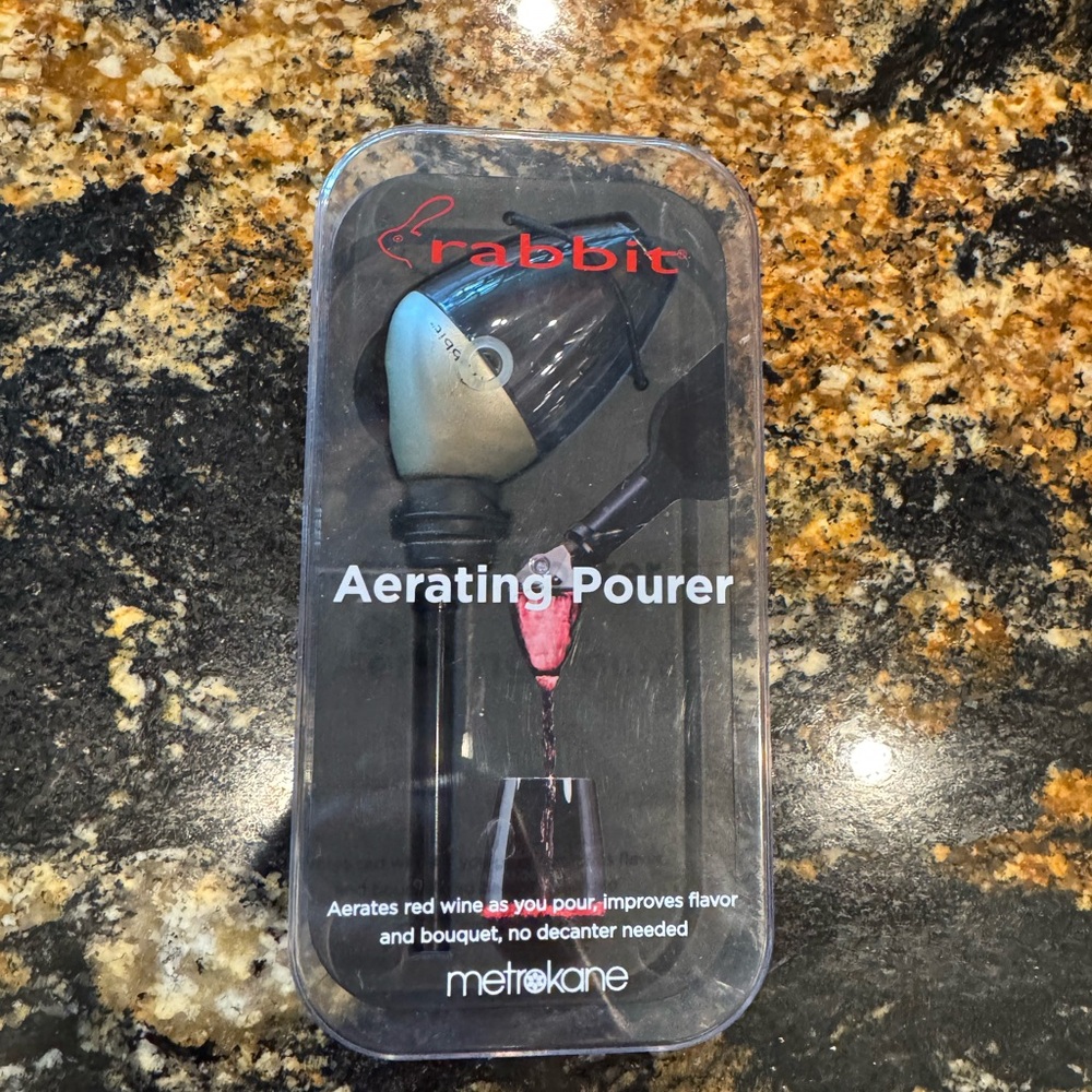 Rabbit Aerating Pourer - Black and Silver (New)